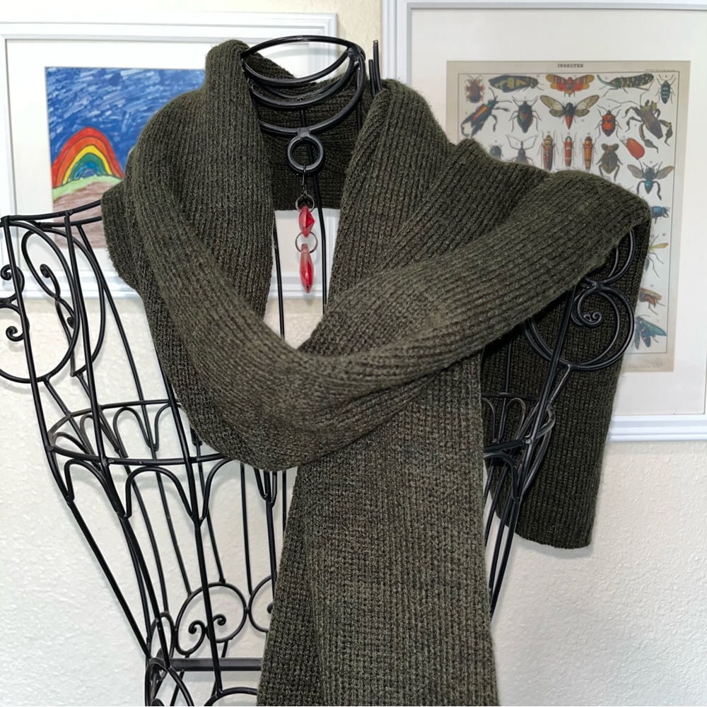 Women or Men H&M Olive Green Knit Scarf Some Wear 70” Long 1-228